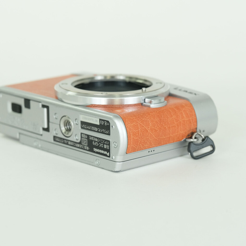 Panasonic LUMIX DC-GF9 ボディ オレンジ