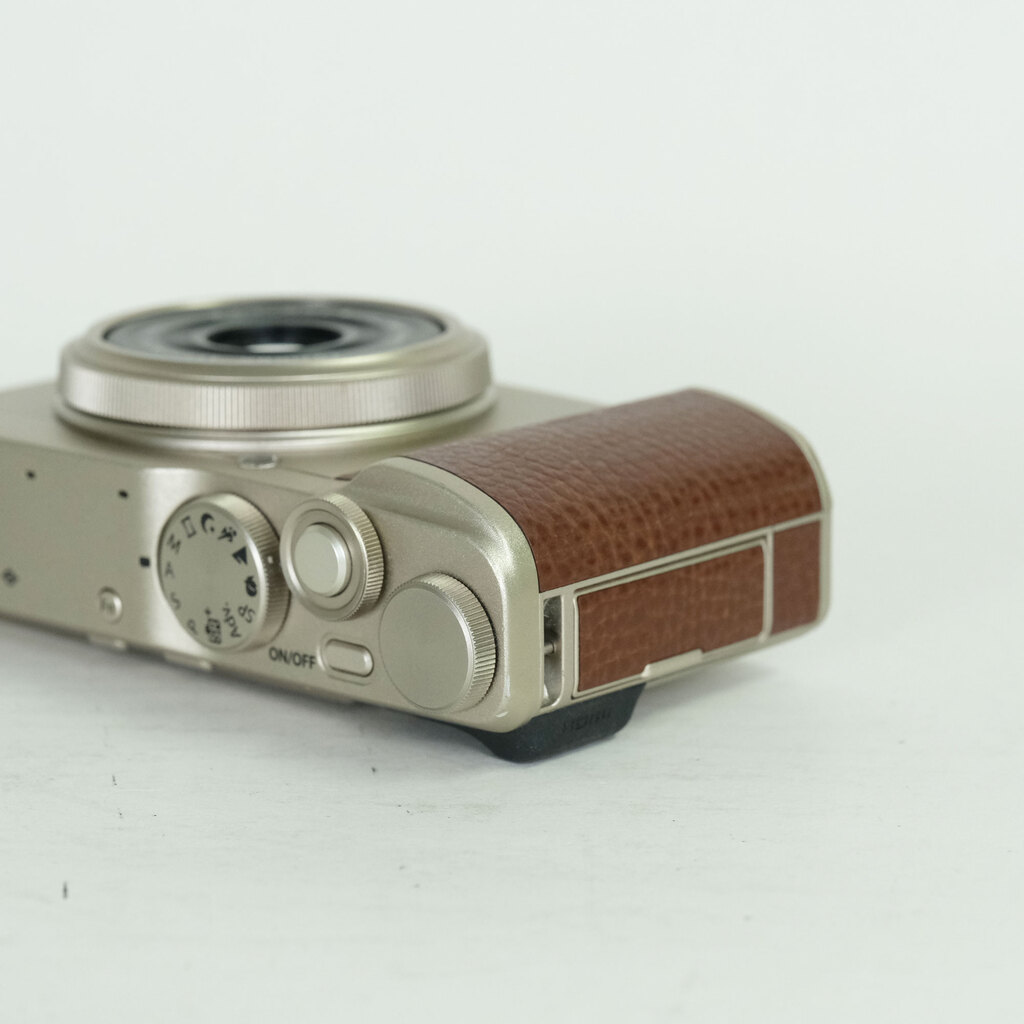 FUJIFILM XF10 シャンパンゴールド