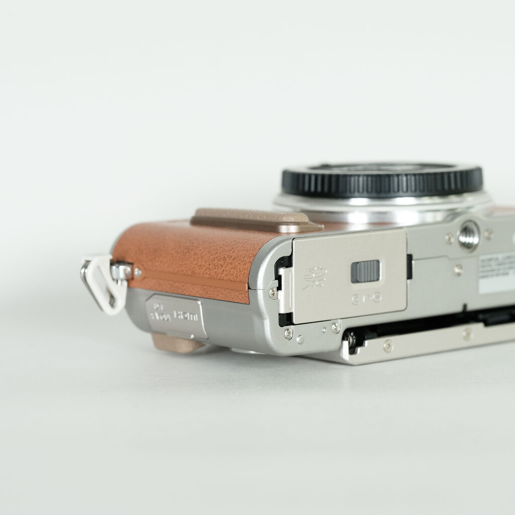 OLYMPUS PEN E-PL8 ボディ ブラウン