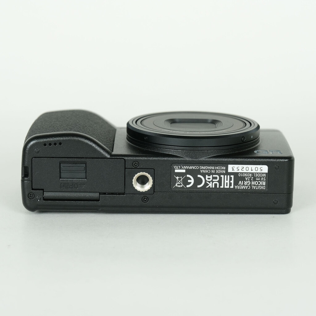 RICOH GR IV