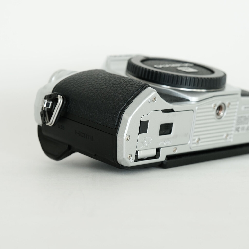 OLYMPUS OM-D E-M10 Mark III