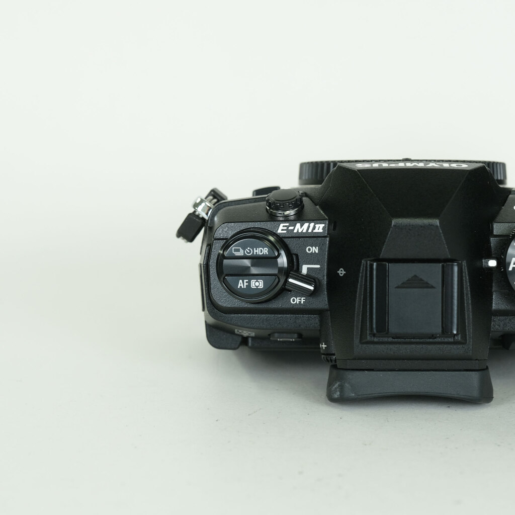 OLYMPUS OM-D E-M1 Mark II