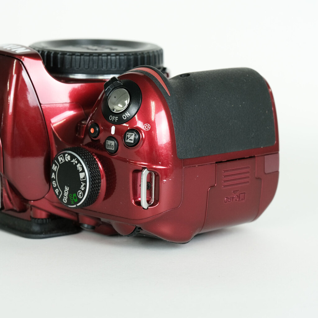 Nikon D3200ボディ レッドの出品 | ONE SCENE（ワンシーン）
