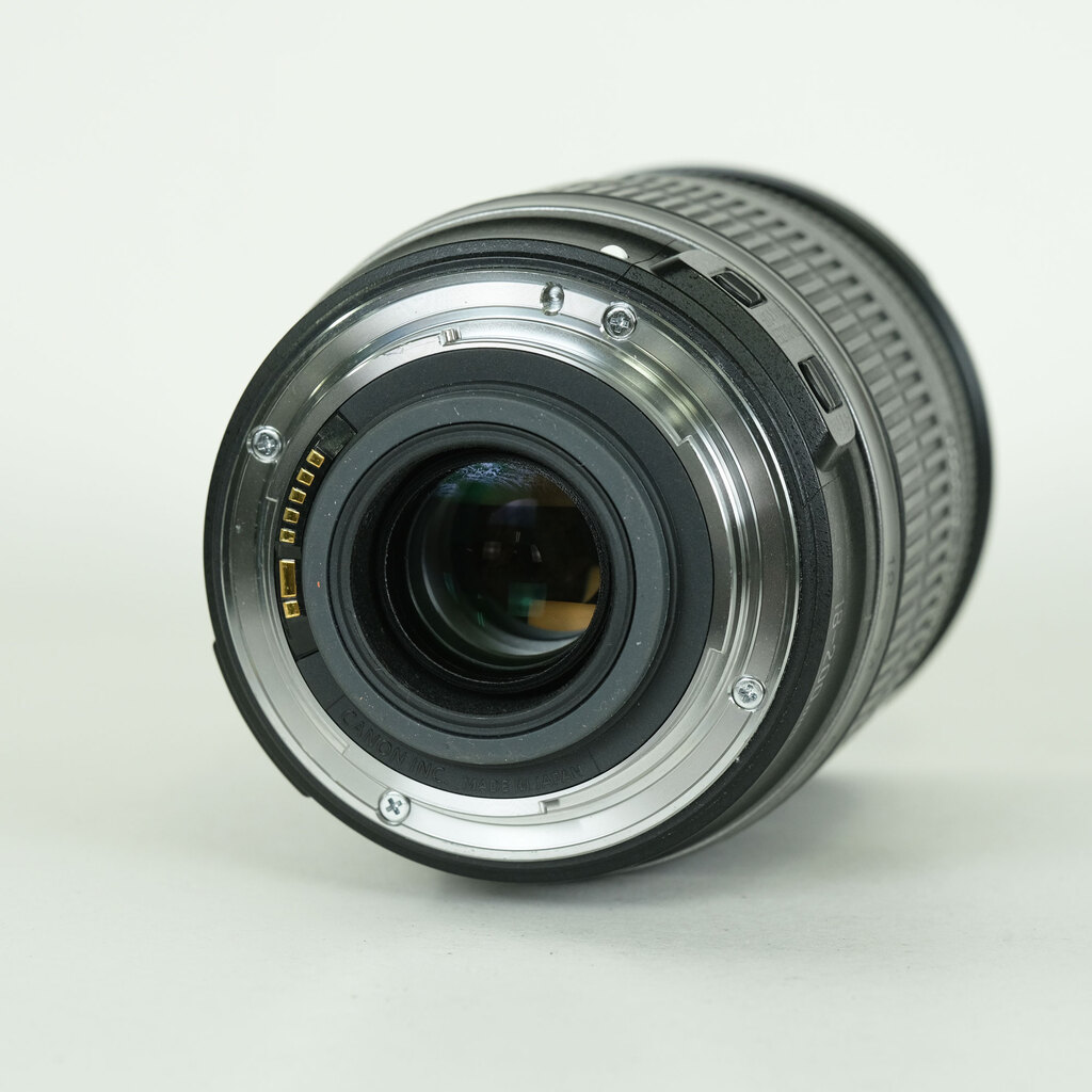 Canon EF-S18-200mm F3.5-5.6 IS