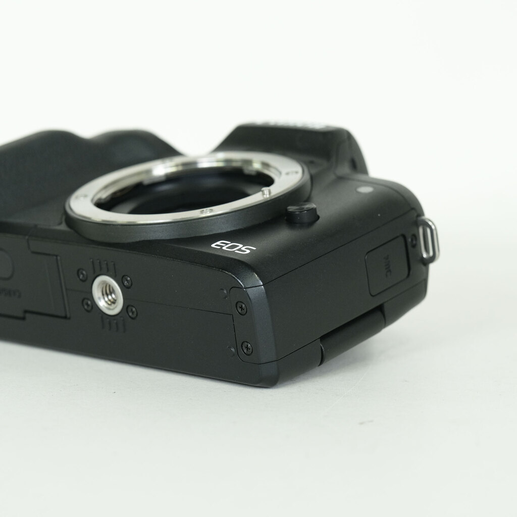 Canon EOS Kiss M2