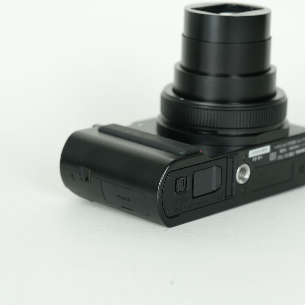 【美品】Panasonic LUMIX TX2 ブラック Panasonic LUMIX DC-TX2 ブラックの出品 | ONE SCENE（ワンシーン）