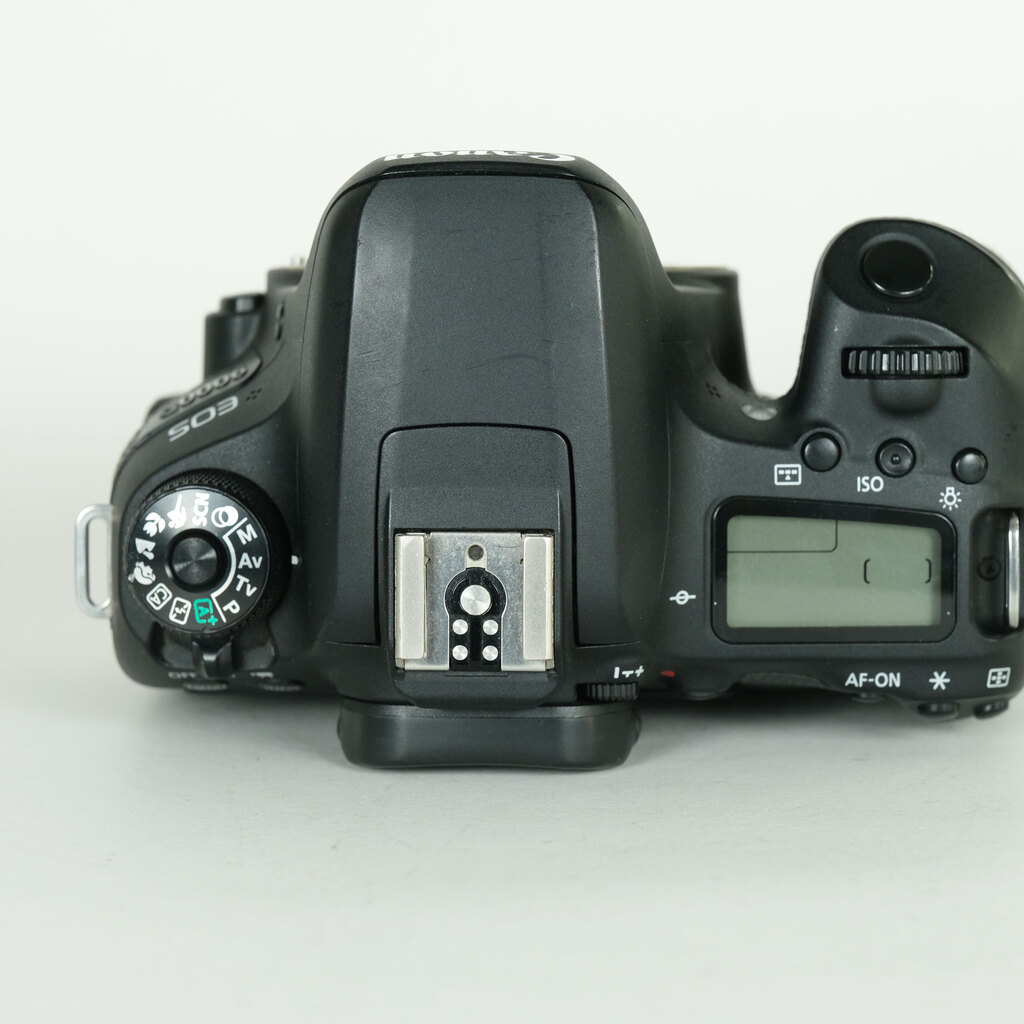 Canon EOS 9000D