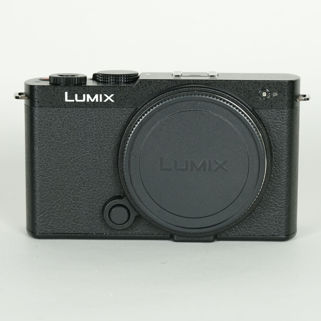 Panasonic LUMIX DC-S9 Panasonic LUMIX DC-S9