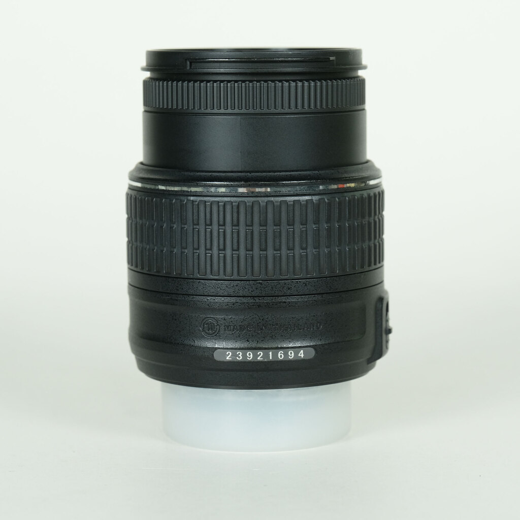 Nikon AF-S DX NIKKOR 18-55mm f3.5-5.6G VR II Nikon AF-S DX NIKKOR 18-55mm f3.5-5.6G VR II
