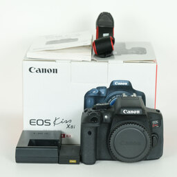 Canon EOS Kiss X8i