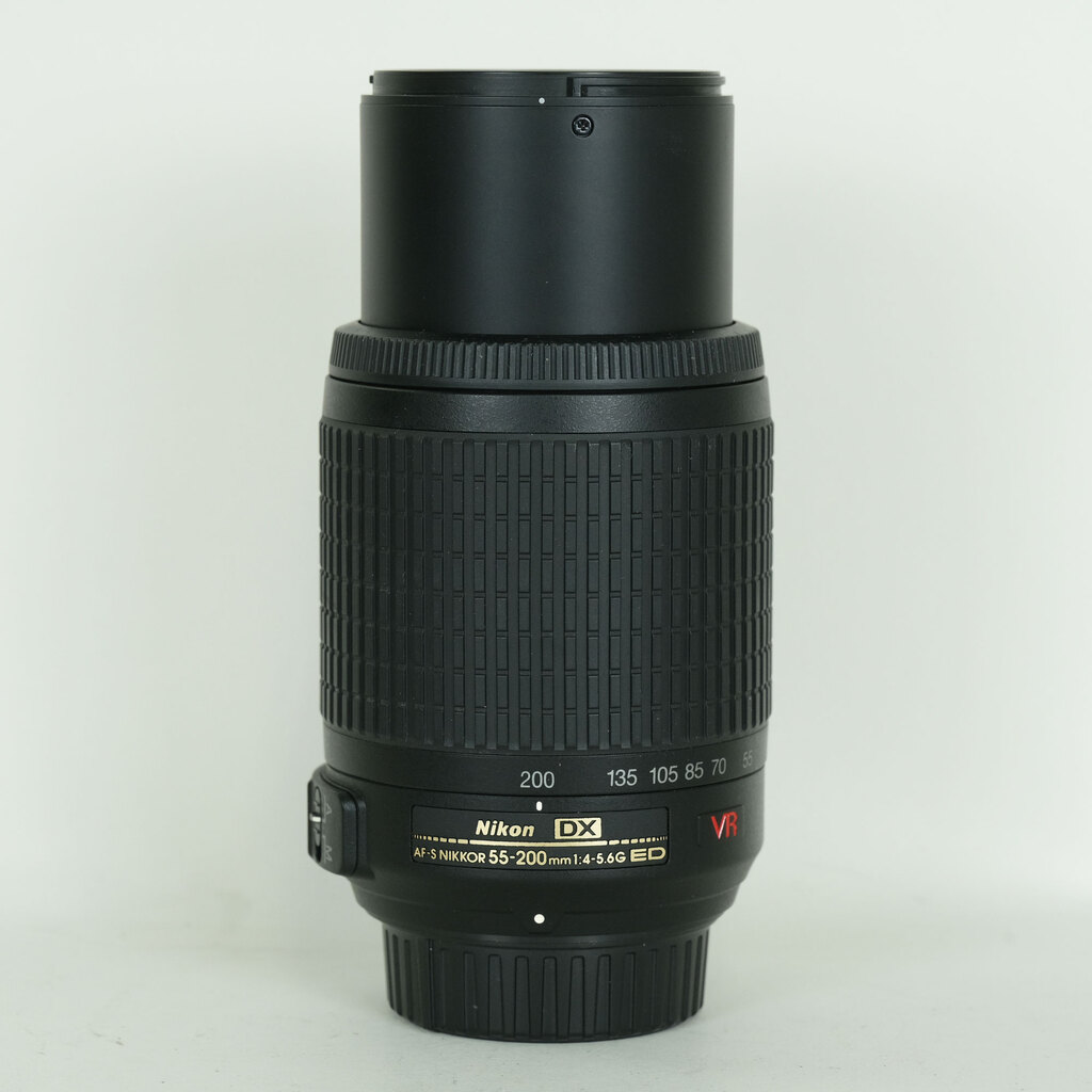 Nikon AF-S DX VR Zoom-Nikkor 55-200mm F4-5.6G IF-ED Nikon AF-S DX VR Zoom-Nikkor 55-200mm F4-5.6G IF-ED