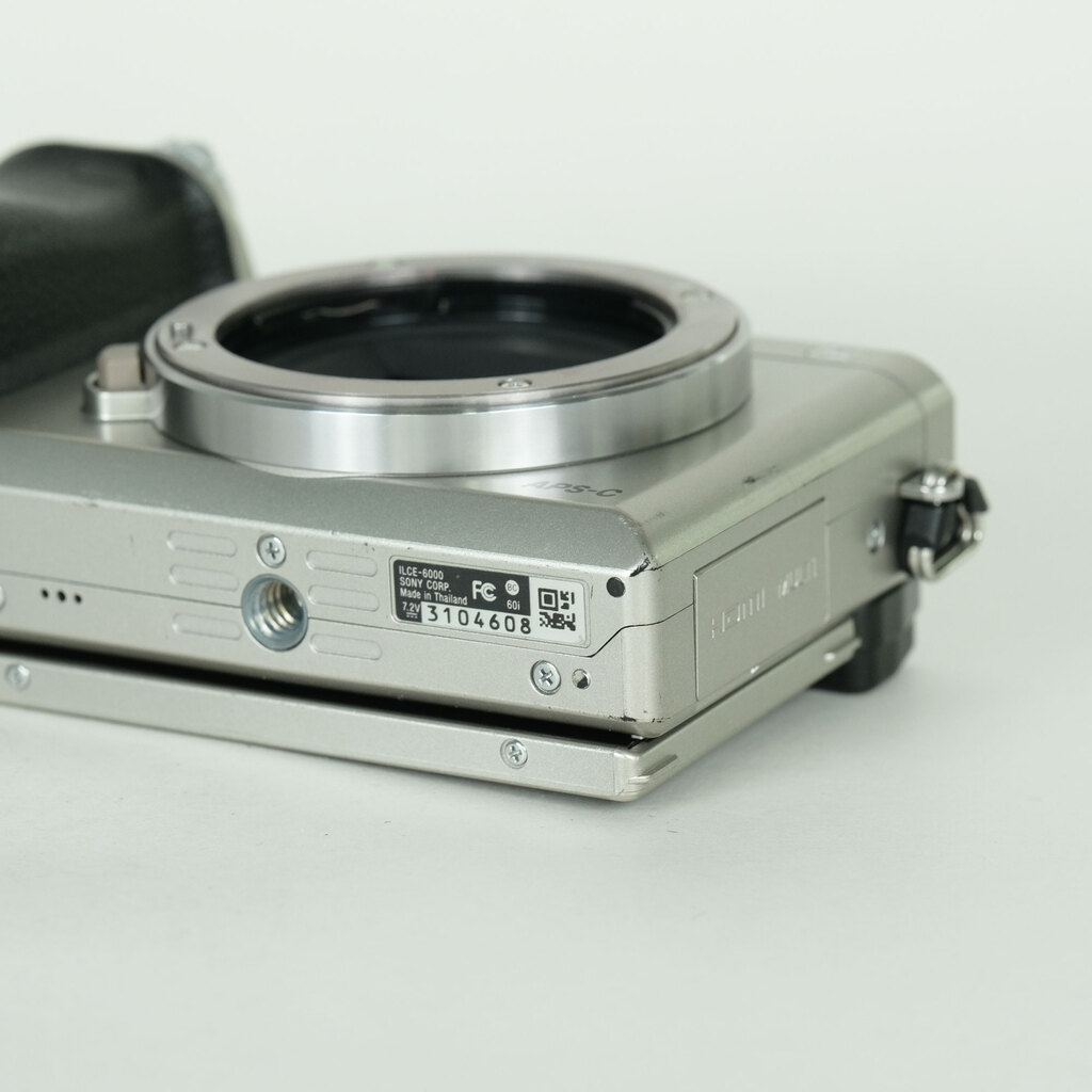 SONY α6000（ILCE-6000）の出品 | ONE SCENE（ワンシーン）