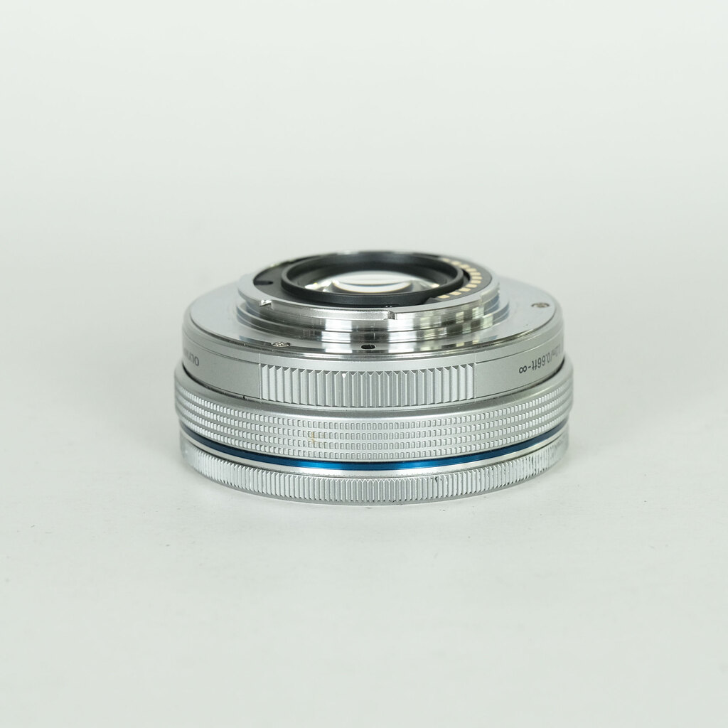 OLYMPUS M.ZUIKO DIGITAL ED 14-42mm F3.5-5.6 EZ シルバー OLYMPUS M.ZUIKO DIGITAL ED 14-42mm F3.5-5.6 EZ シルバー