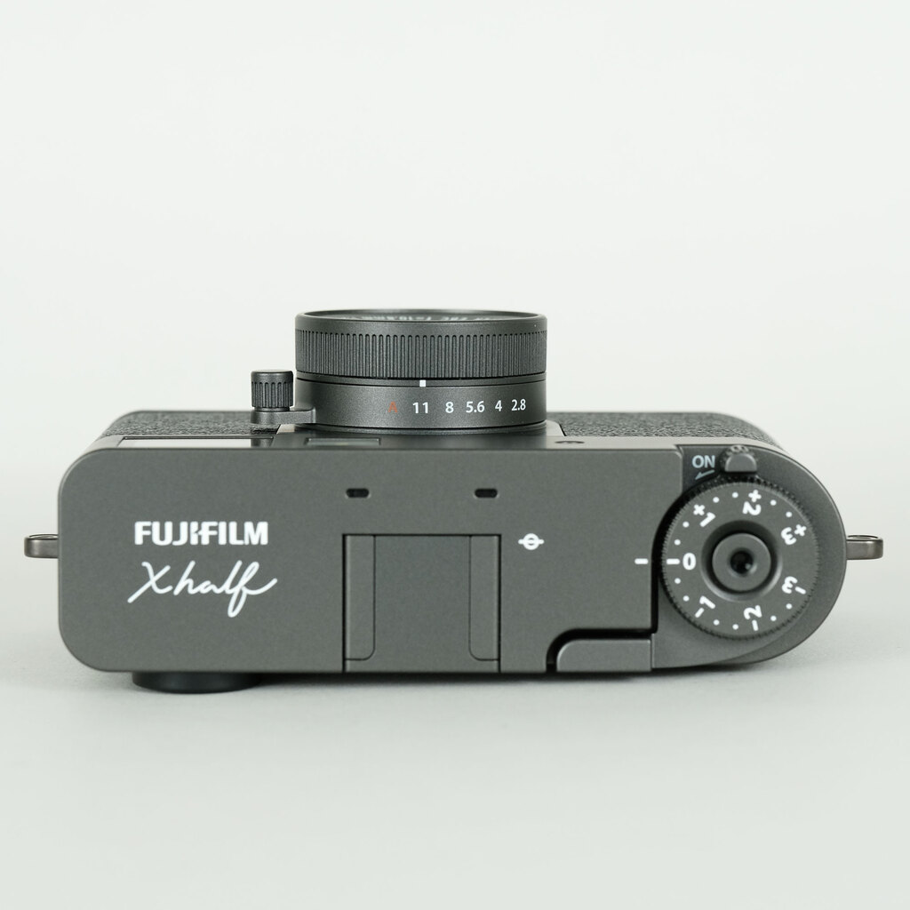 FUJIFILM X half X-HF1