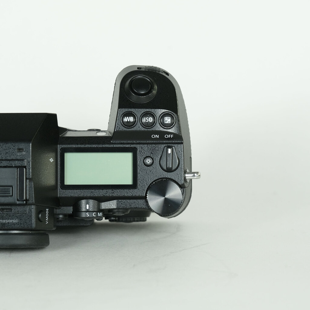 Panasonic LUMIX DC-S1 Panasonic LUMIX DC-S1