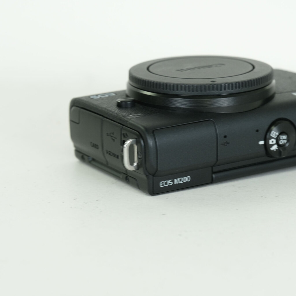 Canon EOS M200