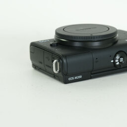 Canon EOS M200