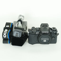 OLYMPUS OM-D E-M5 Mark II