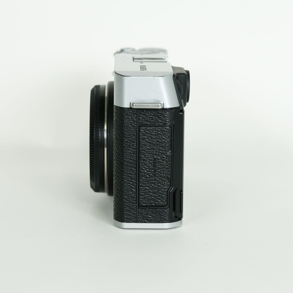 FUJIFILM X-E4 FUJIFILM X-E4