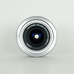 Panasonic LUMIX G VARIO 12-32mm / F3.5-5.6 ASPH. / MEGA O.I.S.