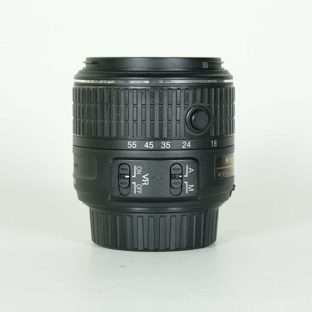 Nikon AF-S DX NIKKOR 18-55mm f3.5-5.6G VR II Nikon AF-S DX NIKKOR 18-55mm f3.5-5.6G VR II