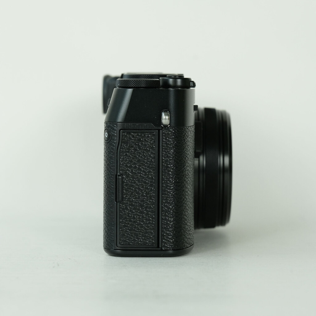 FUJIFILM X100VIの出品 | ONE SCENE（ワンシーン）