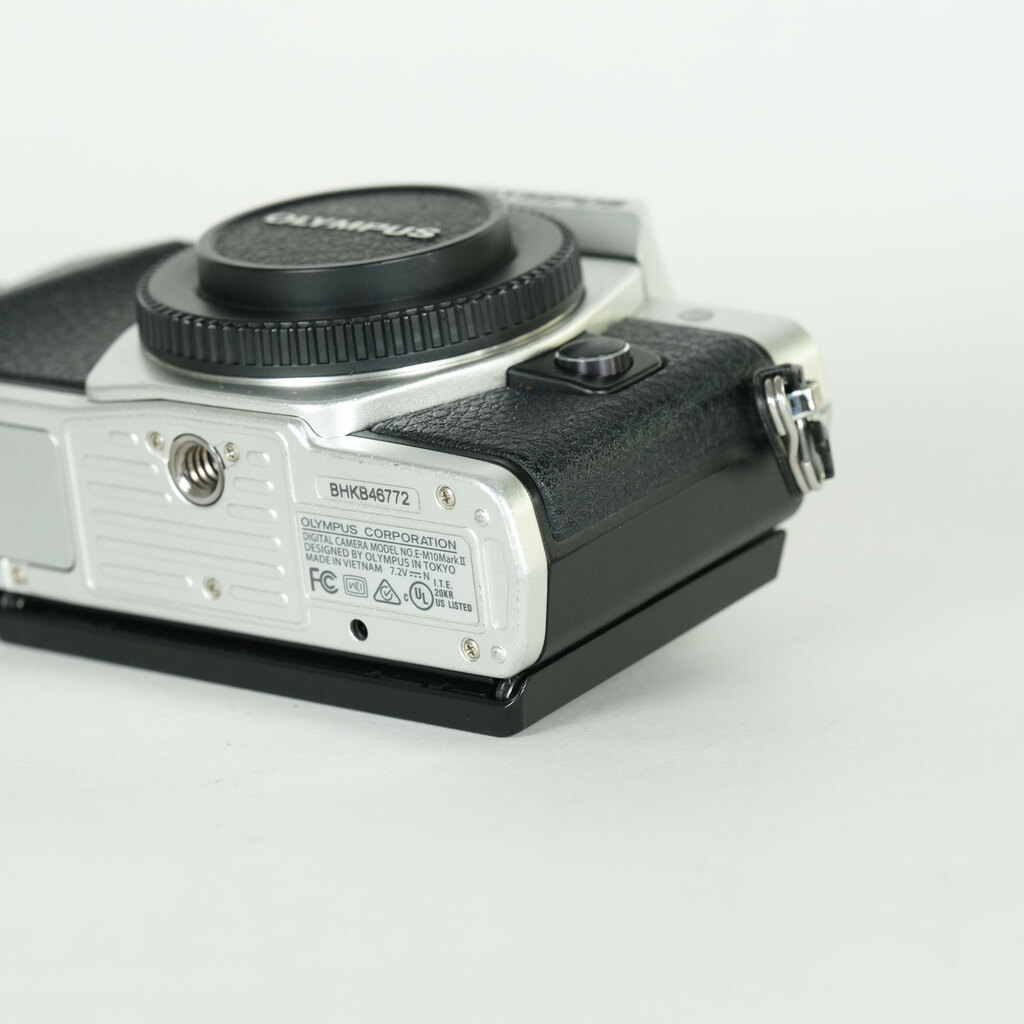 OLYMPUS OM-D E-M10 Mark II