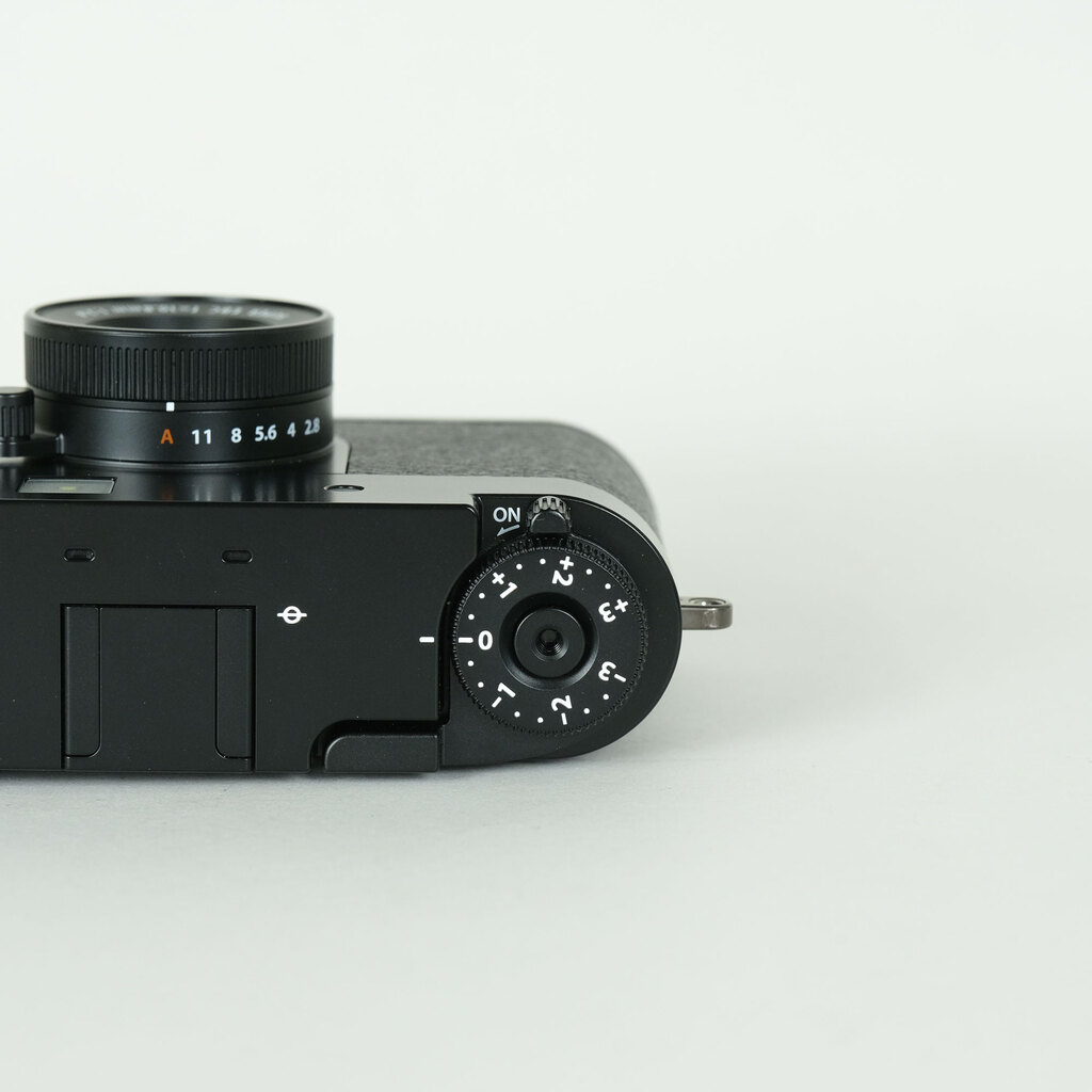 FUJIFILM X half X-HF1