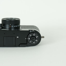 FUJIFILM X half X-HF1