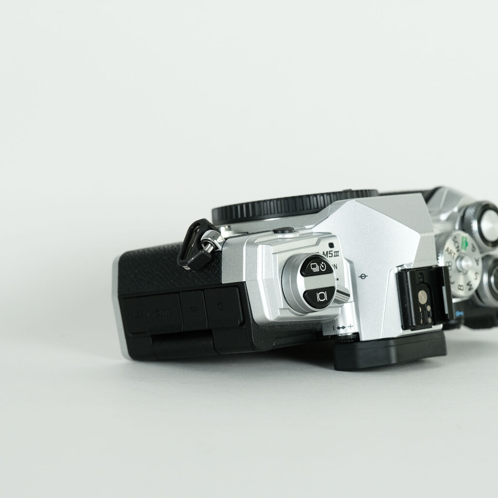 OLYMPUS OM-D E-M5 Mark III