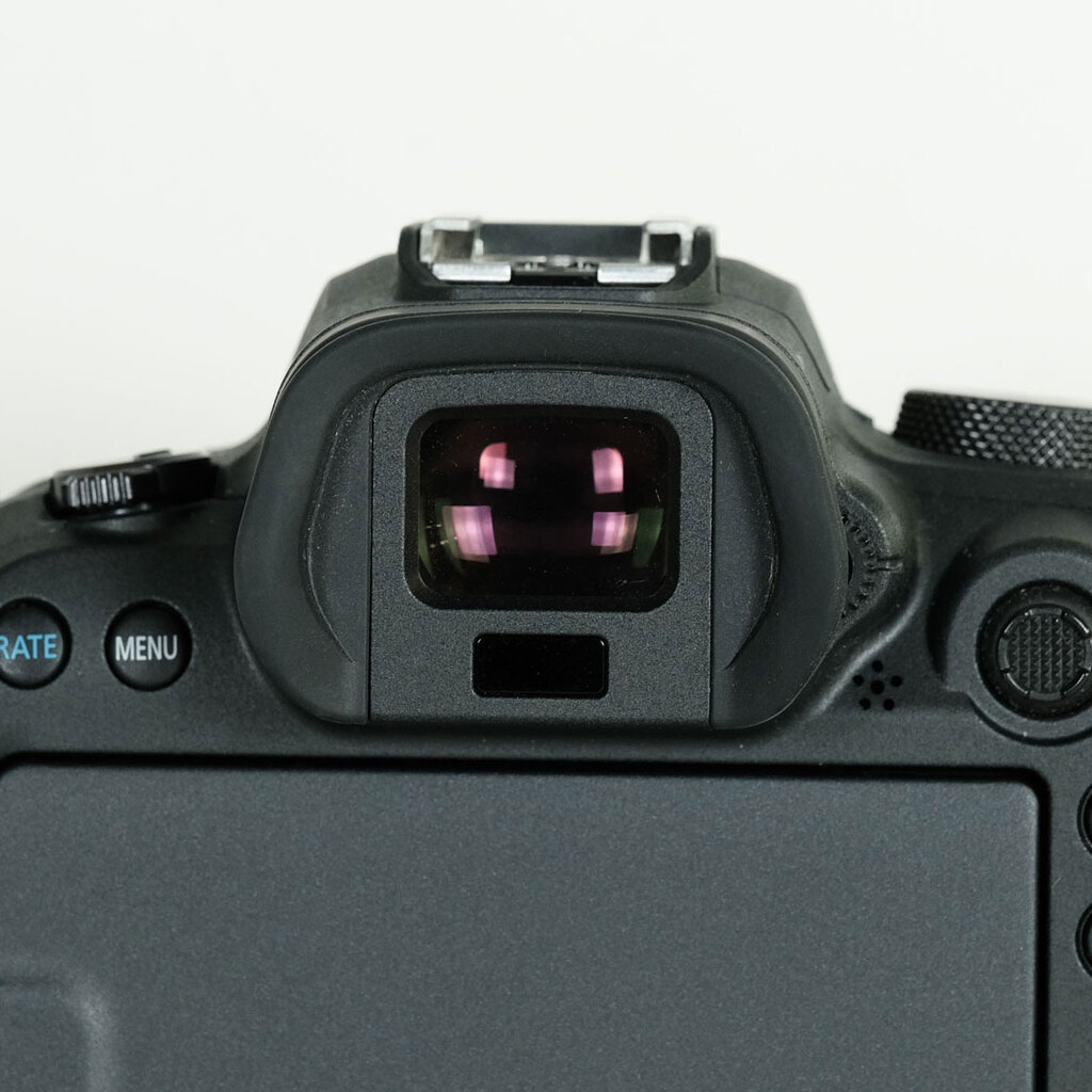 Canon EOS R6 Canon EOS R6