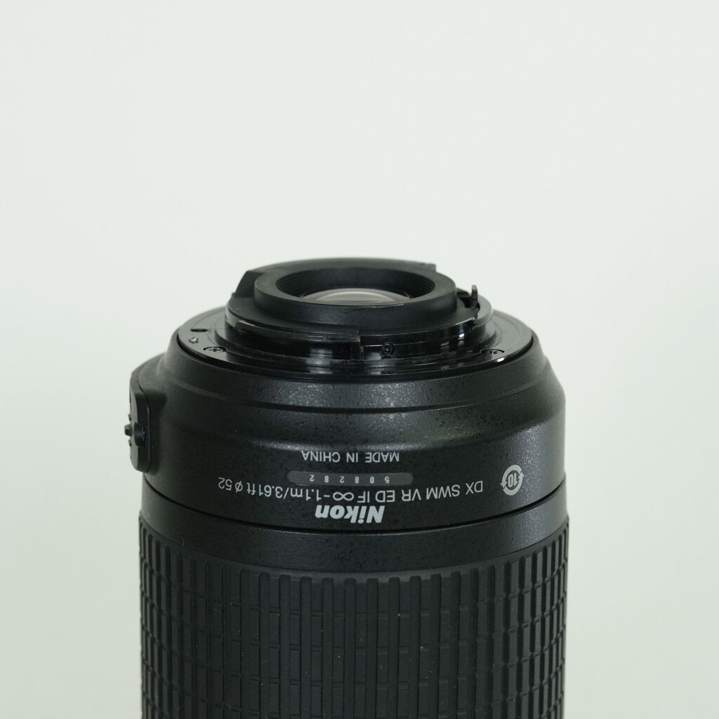 Nikon AF-S DX VR Zoom-Nikkor 55-200mm F4-5.6G IF-ED Nikon AF-S DX VR Zoom-Nikkor 55-200mm F4-5.6G IF-ED