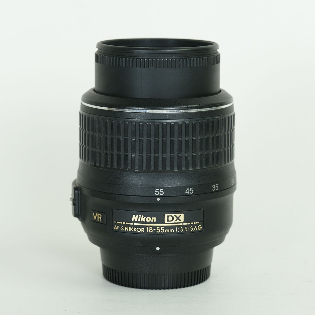 Nikon AF-S DX NIKKOR 18-55mm F3.5-5.6 G VR Nikon AF-S DX NIKKOR 18-55mm F3.5-5.6 G VR