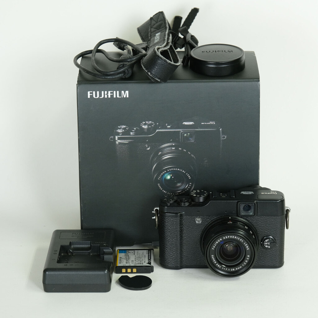 FUJIFILM X10 ブラック