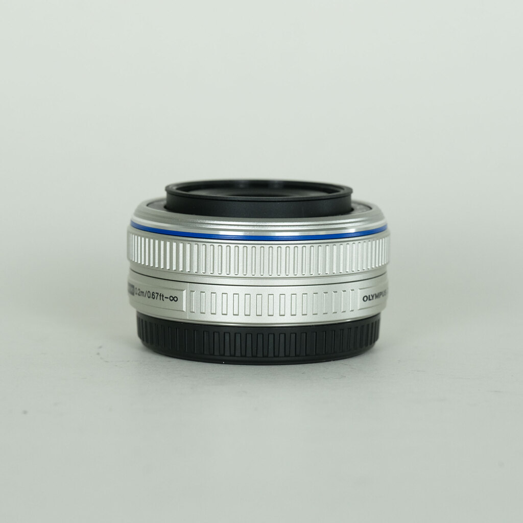 OLYMPUS M.ZUIKO DIGITAL 17mm F2.8 シルバー OLYMPUS M.ZUIKO DIGITAL 17mm F2.8 シルバー