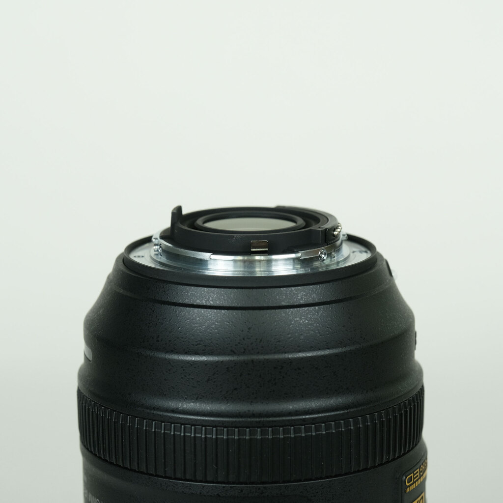 Nikon AF-S DX NIKKOR 18-300mm F3.5-5.6G ED VR Nikon AF-S DX NIKKOR 18-300mm F3.5-5.6G ED VR