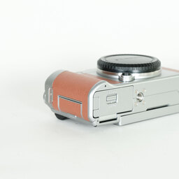FUJIFILM X-A5 ボディ ブラウン