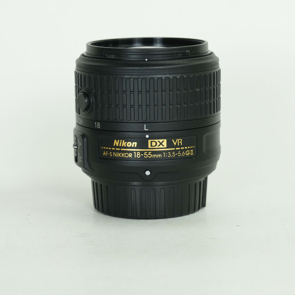 Nikon AF-S DX NIKKOR 18-55mm f3.5-5.6G VR II