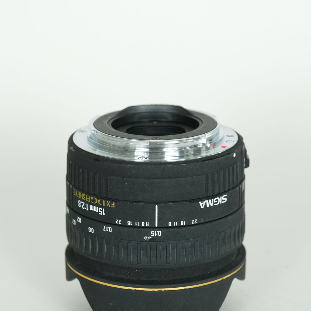SIGMA 15mm F2.8EX DG DIAGONAL FISHEYE (キヤノンEF用) SIGMA 15mm F2.8EX DG DIAGONAL FISHEYE (キヤノンEF用)
