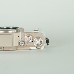 Panasonic LUMIX DC-GF10 ボディ ホワイト