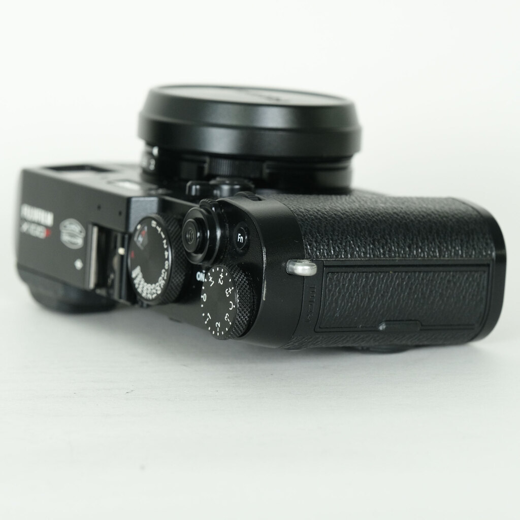 FUJIFILM X100F　値下げしました FUJIFILM X100F ブラックの出品 | ONE SCENE（ワンシーン）