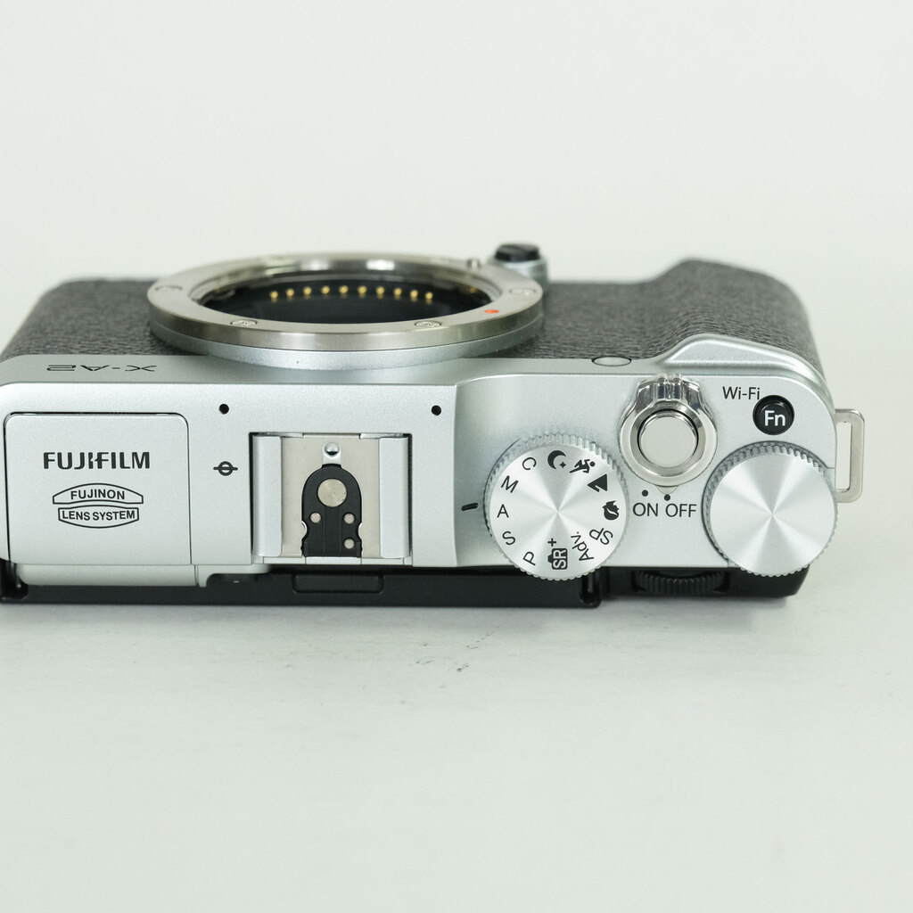 FUJIFILM X-A2 ボディ シルバー