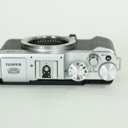 FUJIFILM X-A2 ボディ シルバー
