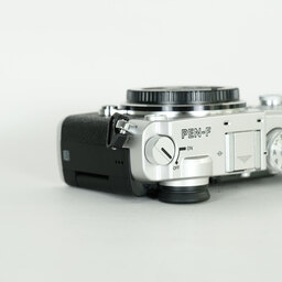 OLYMPUS PEN-F