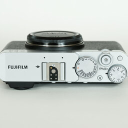 FUJIFILM X-E4