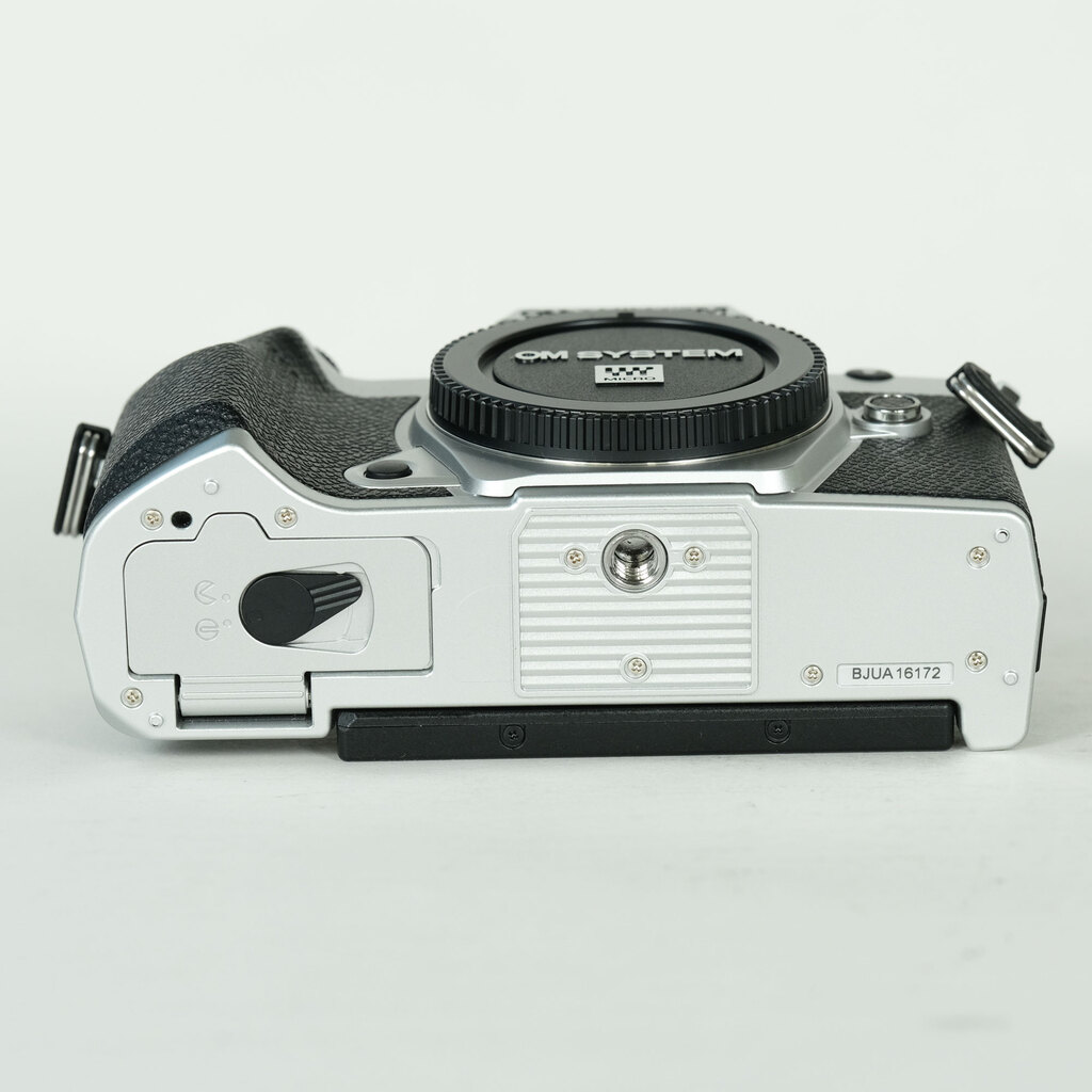 OM SYSTEM OM-5 Mark II ボディ シルバーの出品 | ONE SCENE（ワンシーン）