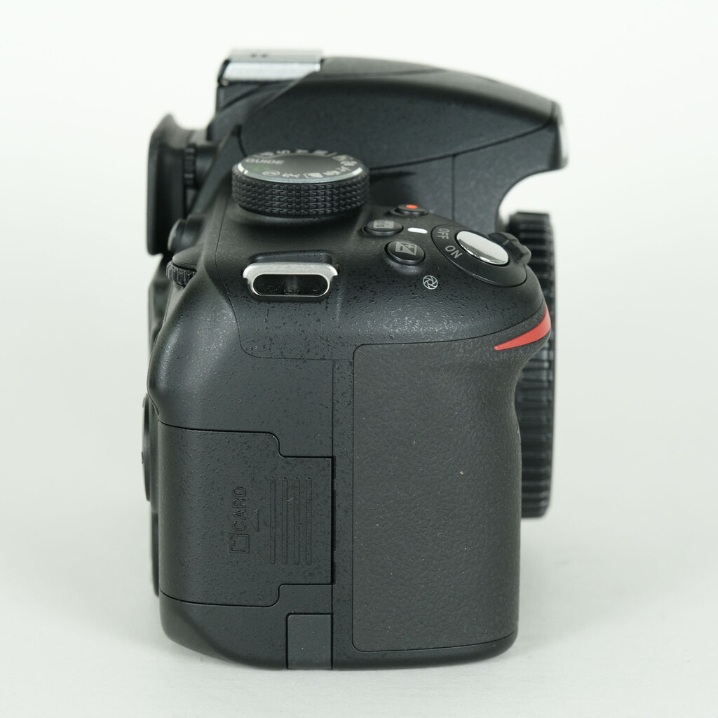 Nikon D3200�{�f�B �u���b�N