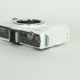 Panasonic LUMIX DMC-GF2-K ボディ ホワイト