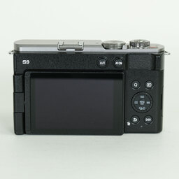 Panasonic LUMIX DC-S9 Panasonic LUMIX DC-S9