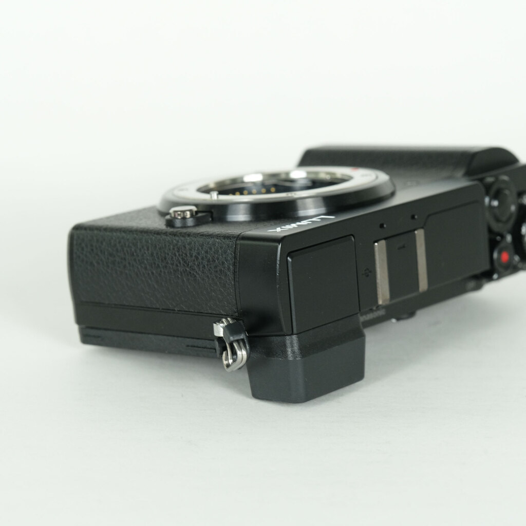 Panasonic LUMIX DC-GX7MK3 ブラックの出品 | ONE SCENE（ワンシーン）